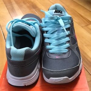 Women’s Nike revolution